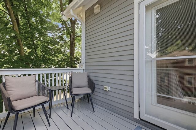 33 Brunswick Park 2, Melrose, MA 02176