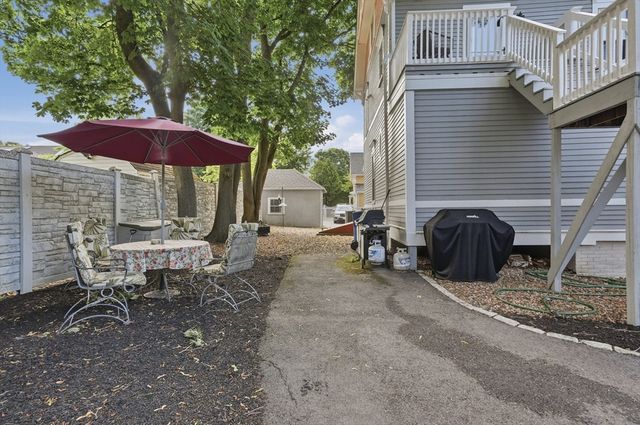 33 Brunswick Park 2, Melrose, MA 02176