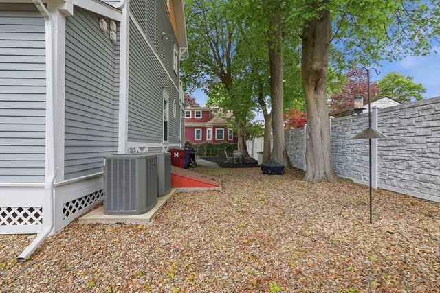 33 Brunswick Park 2, Melrose, MA 02176