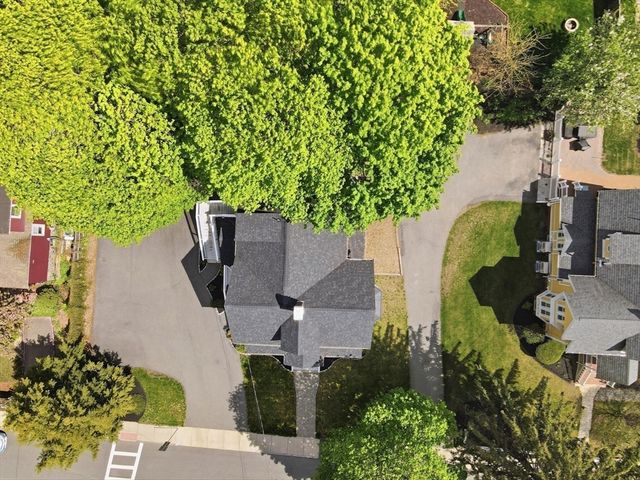 33 Brunswick Park 2, Melrose, MA 02176