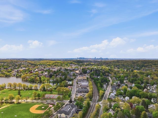 33 Brunswick Park 2, Melrose, MA 02176