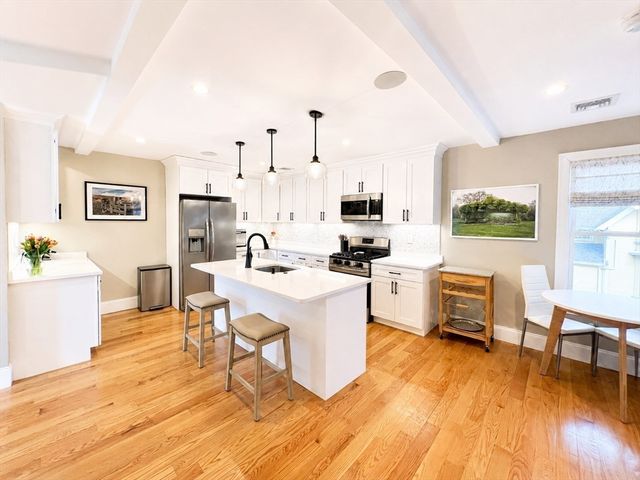 33 Brunswick Park 2, Melrose, MA 02176