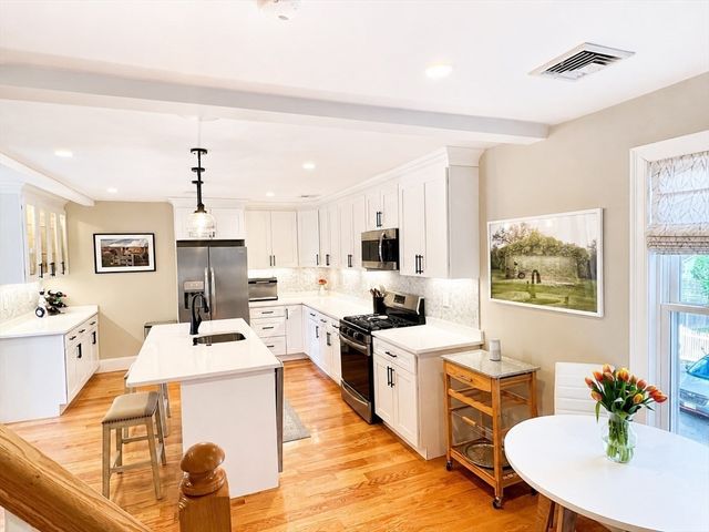 33 Brunswick Park 2, Melrose, MA 02176