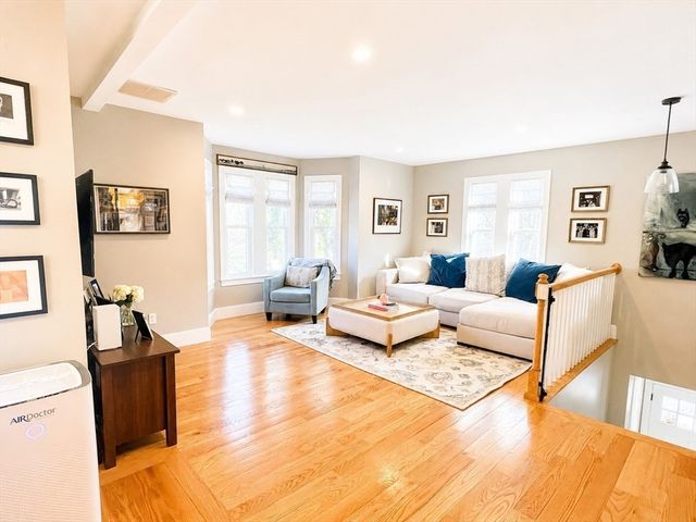 33 Brunswick Park 2, Melrose, MA 02176