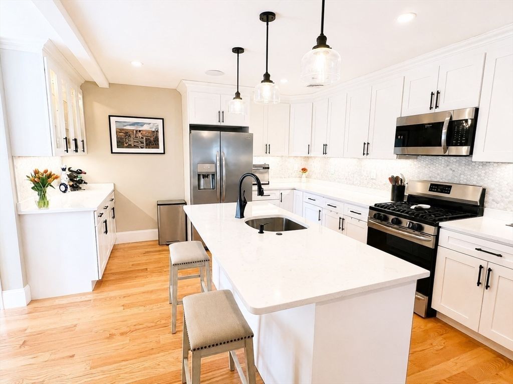 33 Brunswick Park 2, Melrose, MA 02176