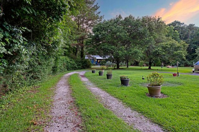 153 Tarbell Lane, Mcclellanville, SC 29458