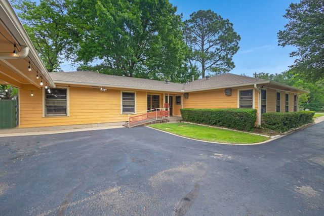 1815 N Bell Avenue, Denton, TX 76209