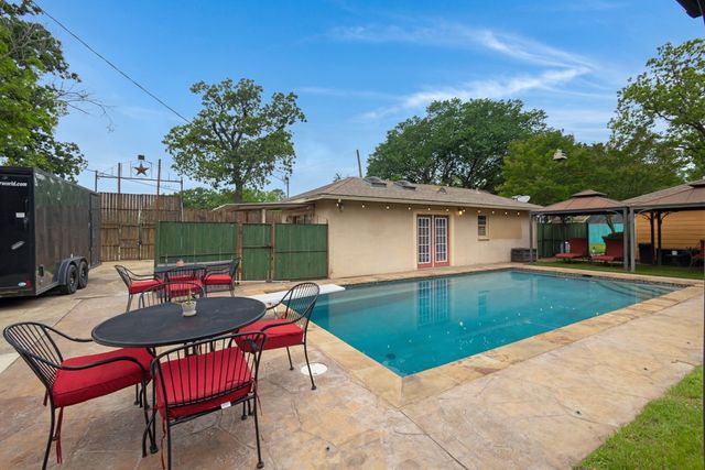 1815 N Bell Avenue, Denton, TX 76209