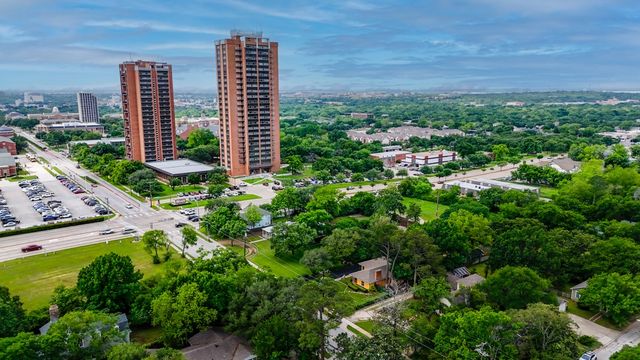 1815 N Bell Avenue, Denton, TX 76209