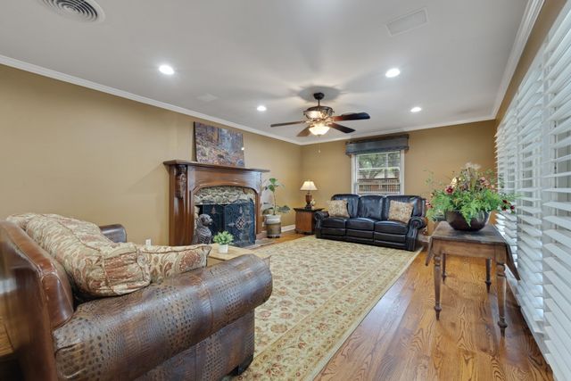 1815 N Bell Avenue, Denton, TX 76209