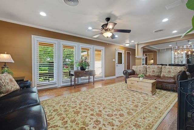 1815 N Bell Avenue, Denton, TX 76209