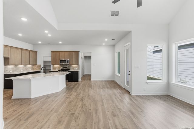 9427 Hidden Stone, Schertz, TX 78154