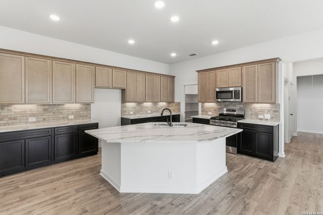 9427 Hidden Stone, Schertz, TX 78154