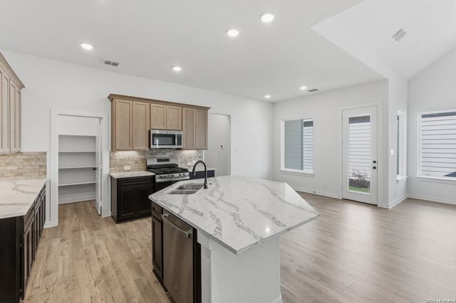 9427 Hidden Stone, Schertz, TX 78154