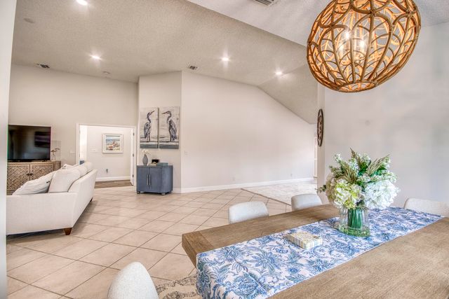 202 Legendary Circle, Palm Beach Gardens, FL 33418