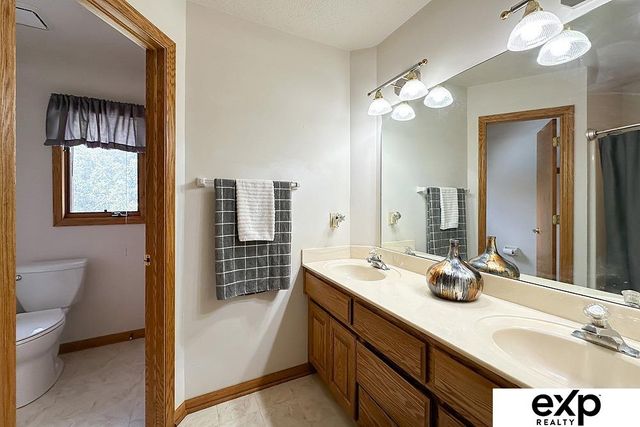 1010 Hogan Street, Papillion, NE 68046