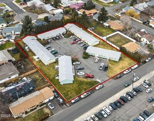 S 1704 12th Ave, Yakima, WA 98902