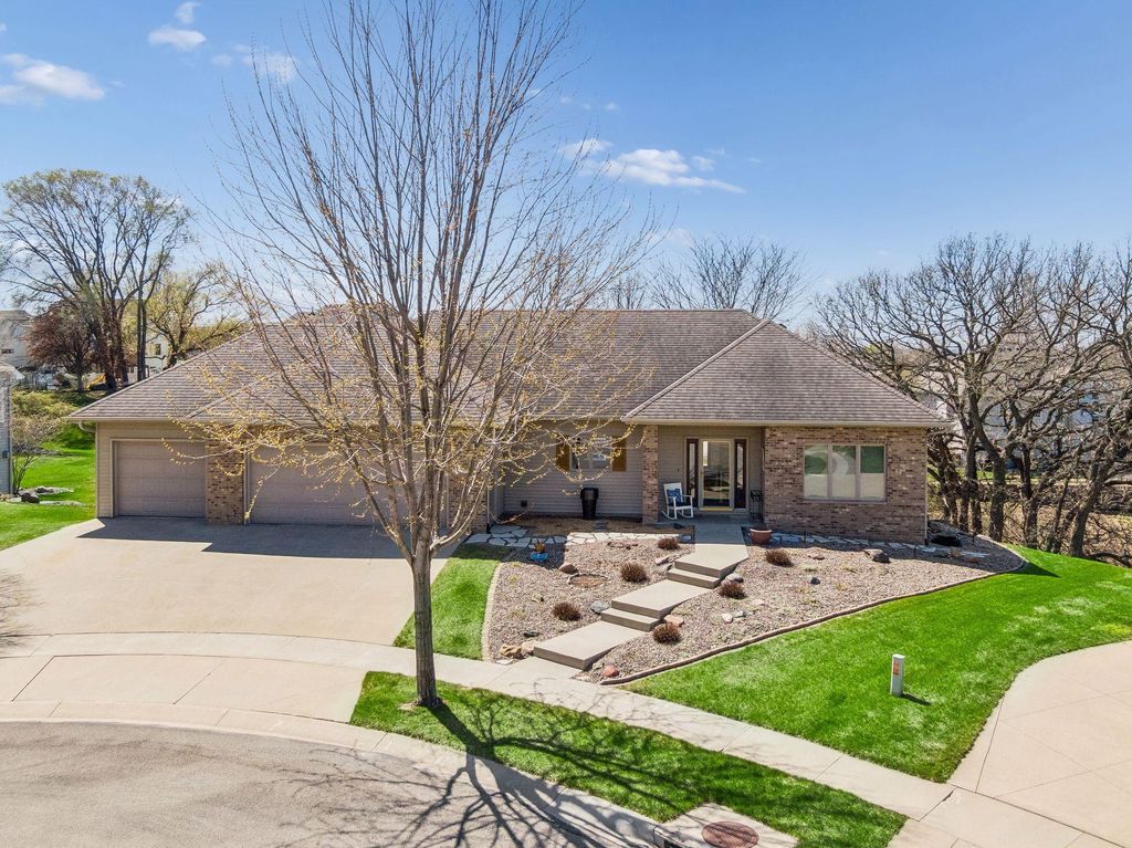 2708 Century Lane NE, Rochester, MN 55906