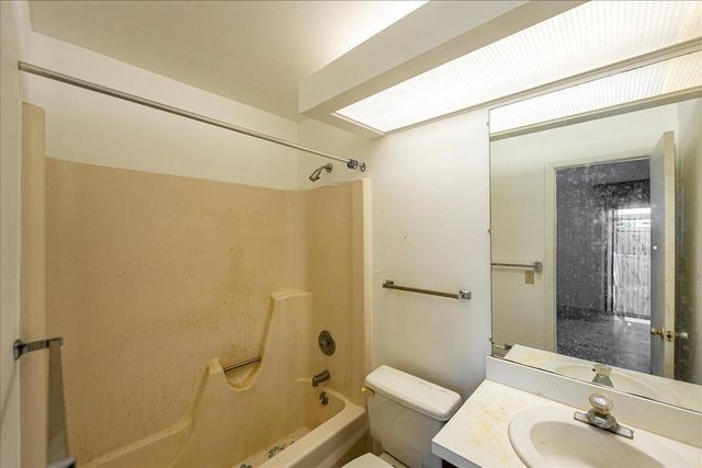 28 Lake Vista Trl Apt 105, Port St Lucie, FL 34952