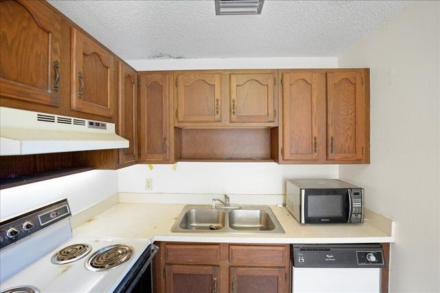 28 Lake Vista Trl Apt 105, Port St Lucie, FL 34952