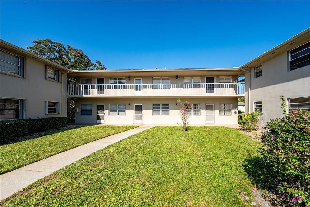 28 Lake Vista Trl Apt 105, Port St Lucie, FL 34952
