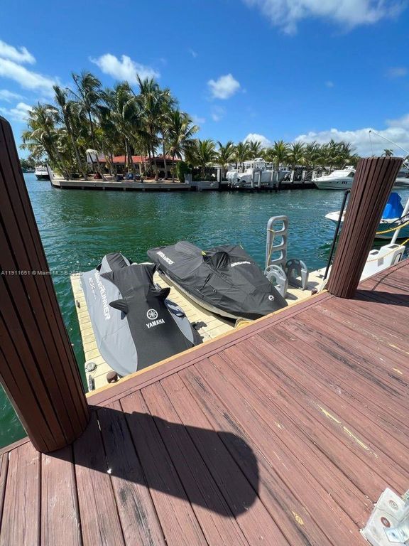 2430 NE 135th St 105, North Miami, FL 33181