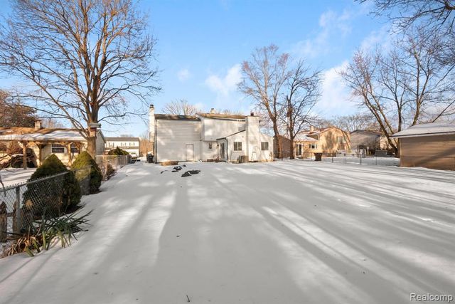 12800 S Daily Drive, Sterling Heights, MI 48313