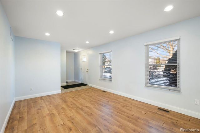 12800 S Daily Drive, Sterling Heights, MI 48313