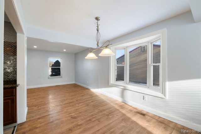 12800 S Daily Drive, Sterling Heights, MI 48313