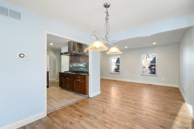 12800 S Daily Drive, Sterling Heights, MI 48313