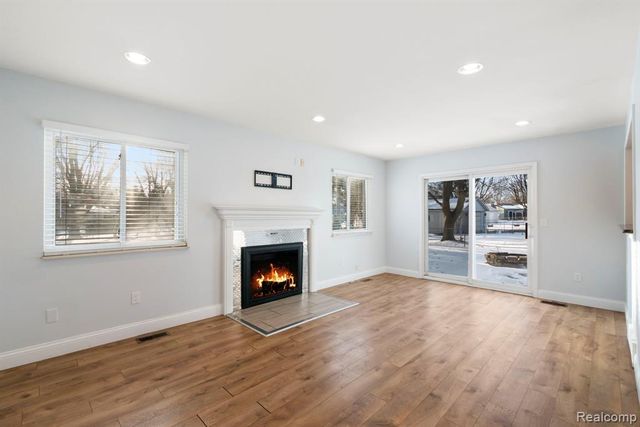 12800 S Daily Drive, Sterling Heights, MI 48313