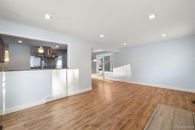 12800 S Daily Drive, Sterling Heights, MI 48313