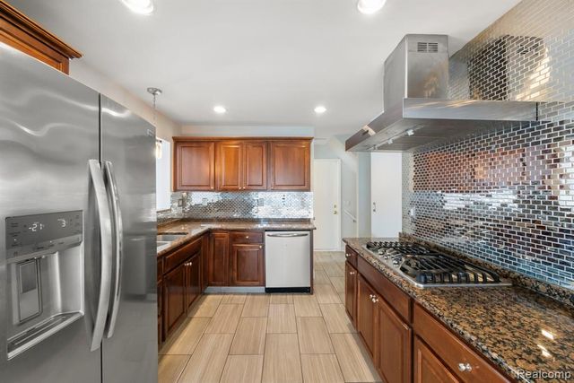 12800 S Daily Drive, Sterling Heights, MI 48313