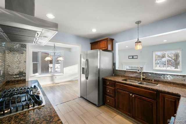 12800 S Daily Drive, Sterling Heights, MI 48313