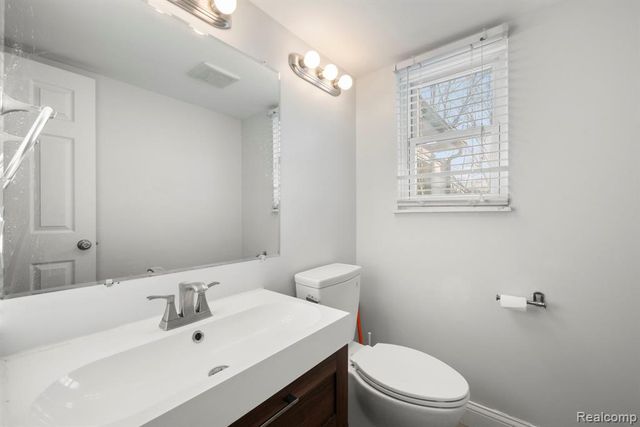 12800 S Daily Drive, Sterling Heights, MI 48313