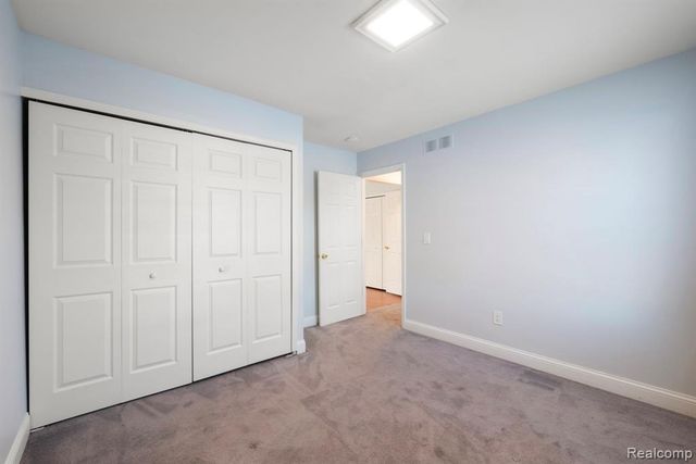 12800 S Daily Drive, Sterling Heights, MI 48313