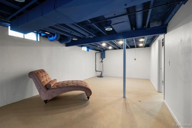 12800 S Daily Drive, Sterling Heights, MI 48313