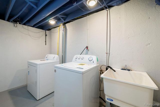 12800 S Daily Drive, Sterling Heights, MI 48313