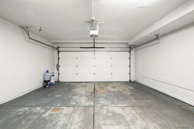 12800 S Daily Drive, Sterling Heights, MI 48313