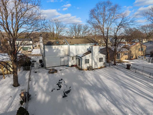 12800 S Daily Drive, Sterling Heights, MI 48313