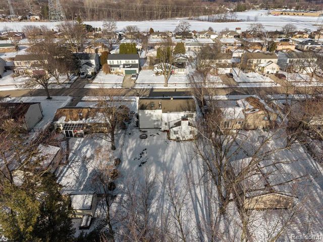 12800 S Daily Drive, Sterling Heights, MI 48313