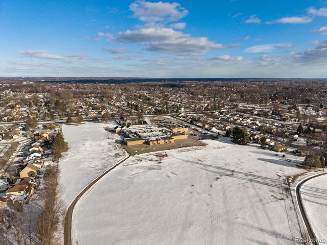 12800 S Daily Drive, Sterling Heights, MI 48313