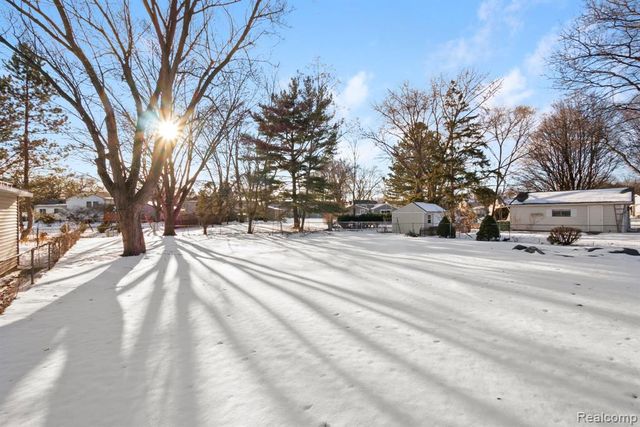 12800 S Daily Drive, Sterling Heights, MI 48313