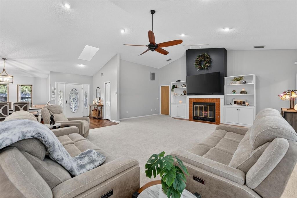 Image 3 of property listing at 23 CHINKAPIN CIRCLE, Homosassa, FL 34446