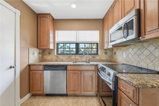 2287 Barrington Street, Port St Lucie, FL 34952