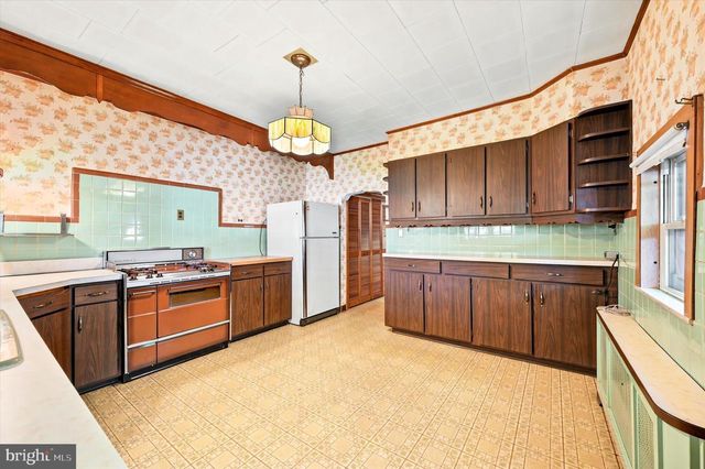 2832 E THOMPSON ST, Philadelphia, PA 19134