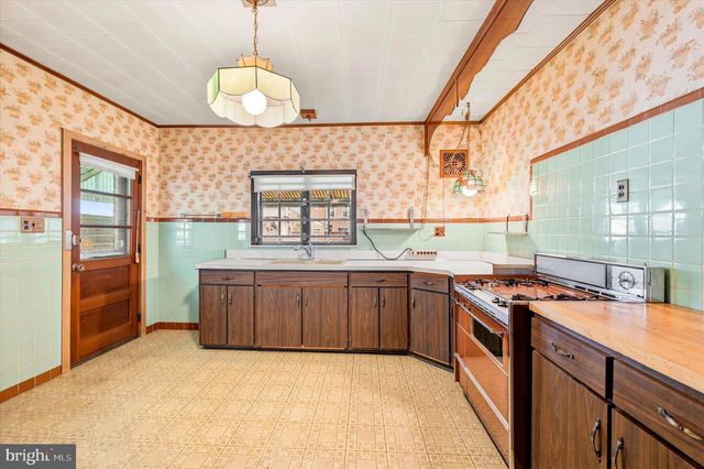 2832 E THOMPSON ST, Philadelphia, PA 19134