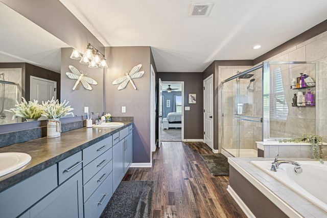 427 Bethpage Boulevard, Commercial Point, OH 43116