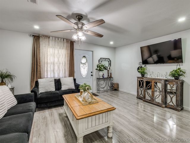 1712 E 71st Street N, Tulsa, OK 74130