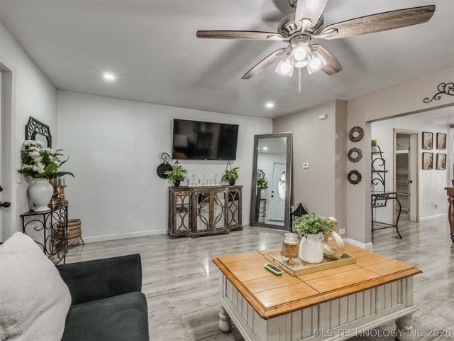 1712 E 71st Street N, Tulsa, OK 74130